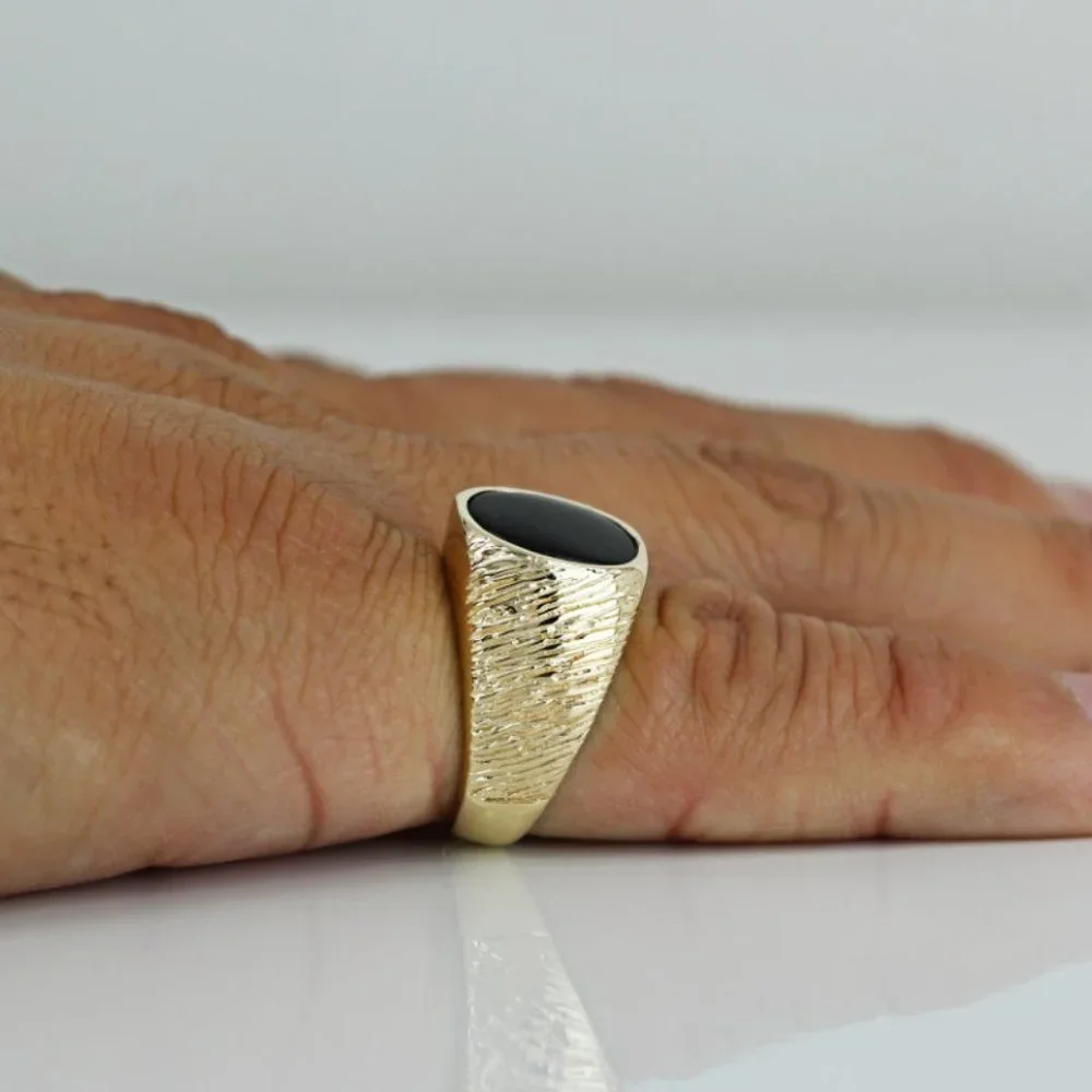 Vintage 14K Yellow Gold Oval Onyx Ripple Textured Anniversary Cocktail Ring - Picture 6 of 7